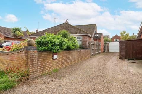 3 bedroom semi-detached bungalow for sale - Back Road, Winterton-On-Sea