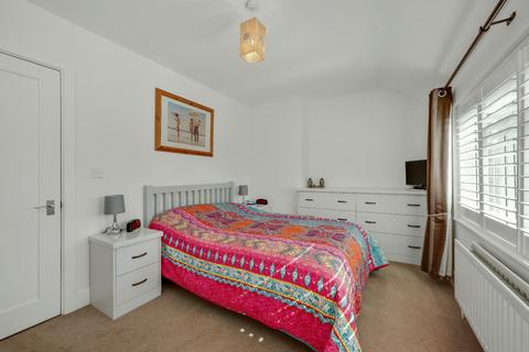 19 Simmil Road, Claygate, Esher, KT10 0RT