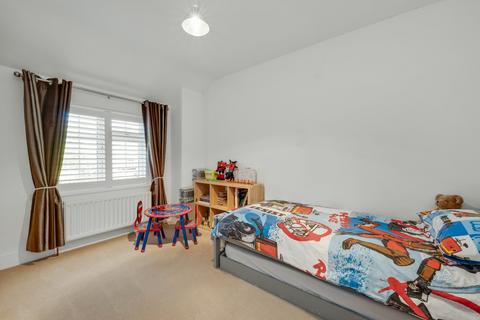 19 Simmil Road, Claygate, Esher, KT10 0RT