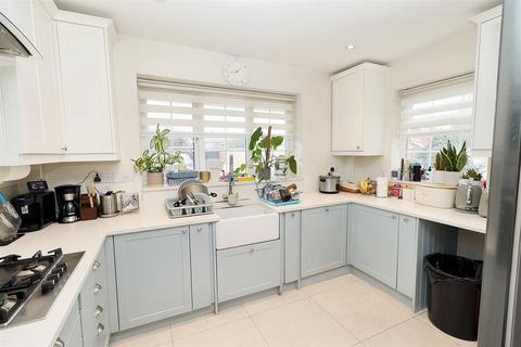 10 Meryfield Close, Borehamwood, WD6 4PL