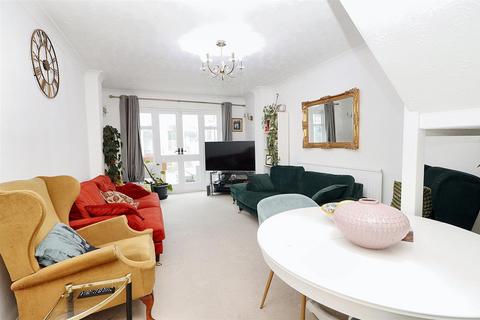10 Meryfield Close, Borehamwood, WD6 4PL