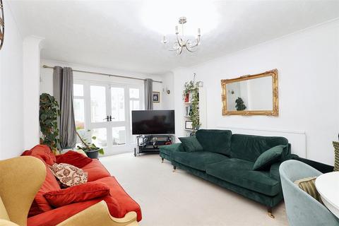 10 Meryfield Close, Borehamwood, WD6 4PL