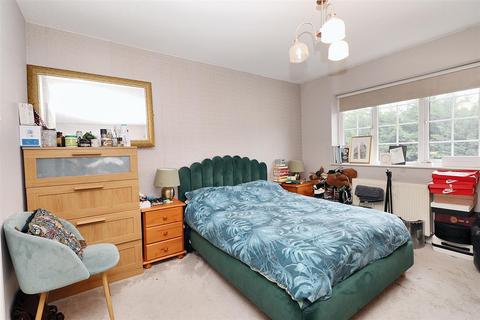 10 Meryfield Close, Borehamwood, WD6 4PL