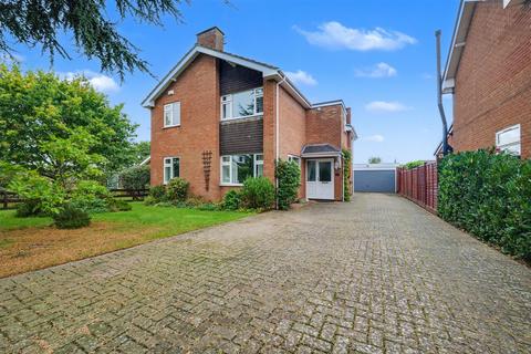4 bedroom detached house for sale, Latymer Close, Market Harborough LE16