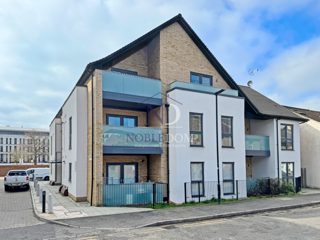 Spacious one bedroom flat in hounslow on shared o