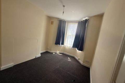 2 bedroom maisonette to rent, Romford Road, London