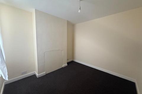 2 bedroom maisonette to rent, Romford Road, London