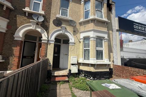 2 bedroom maisonette to rent, Romford Road, London