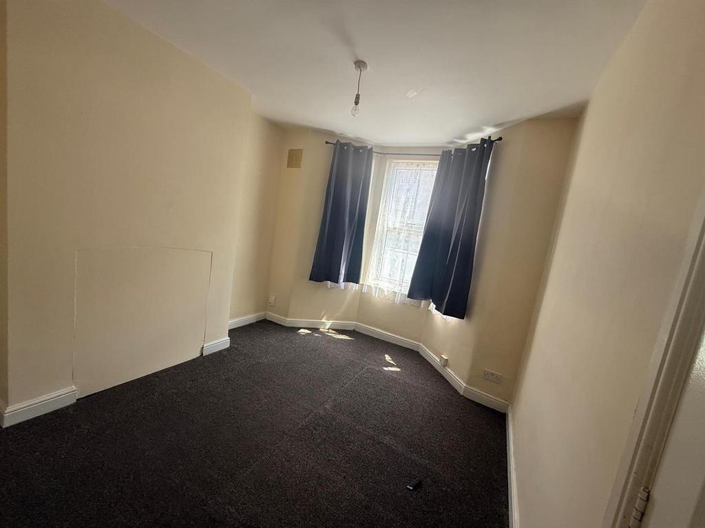 Bedroom 1.jpg