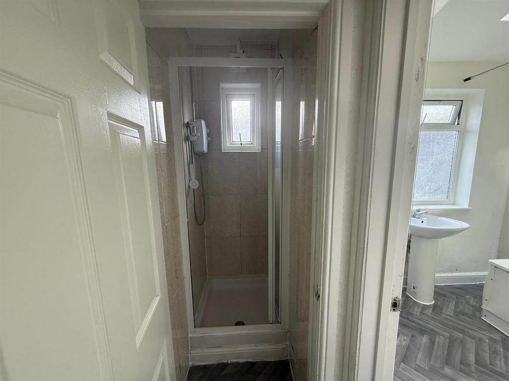 Shower Room.jpg