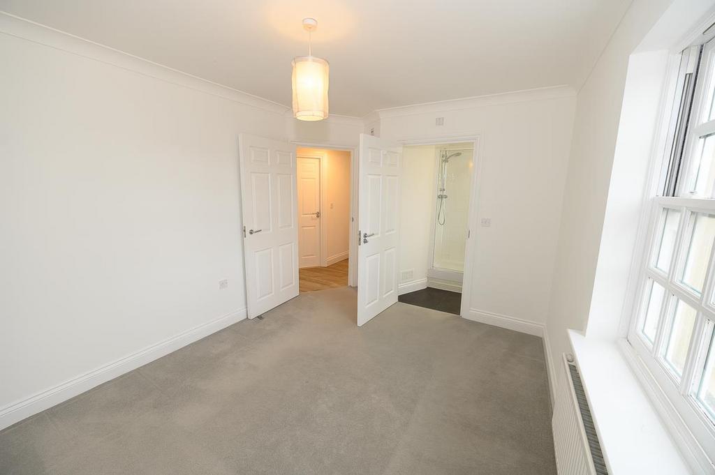 Bedroom 1 pic .jpg