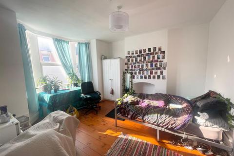 7 bedroom semi-detached house to rent, *£110pppw excluding bills* Bute Avenue, Lenton, NG7 1QA