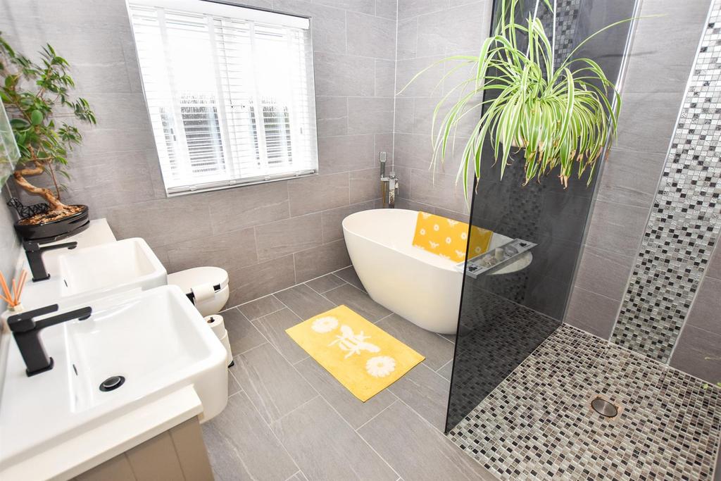 En suite bathroom