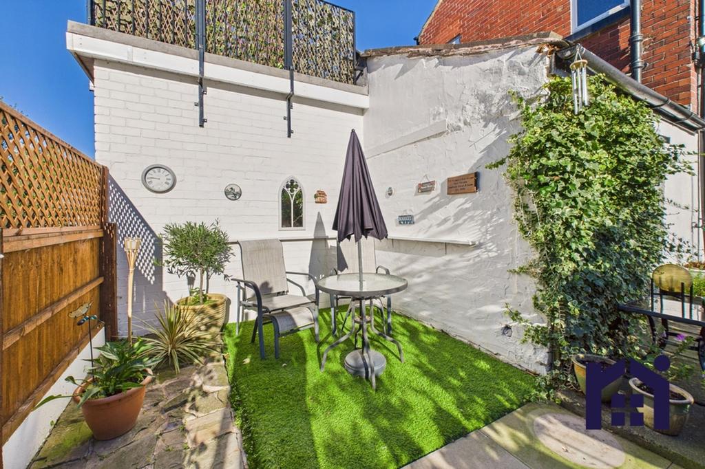 Courtyard garden