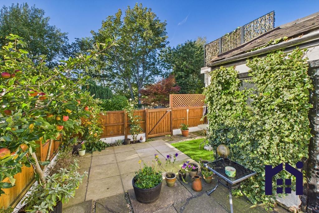 Courtyard garden