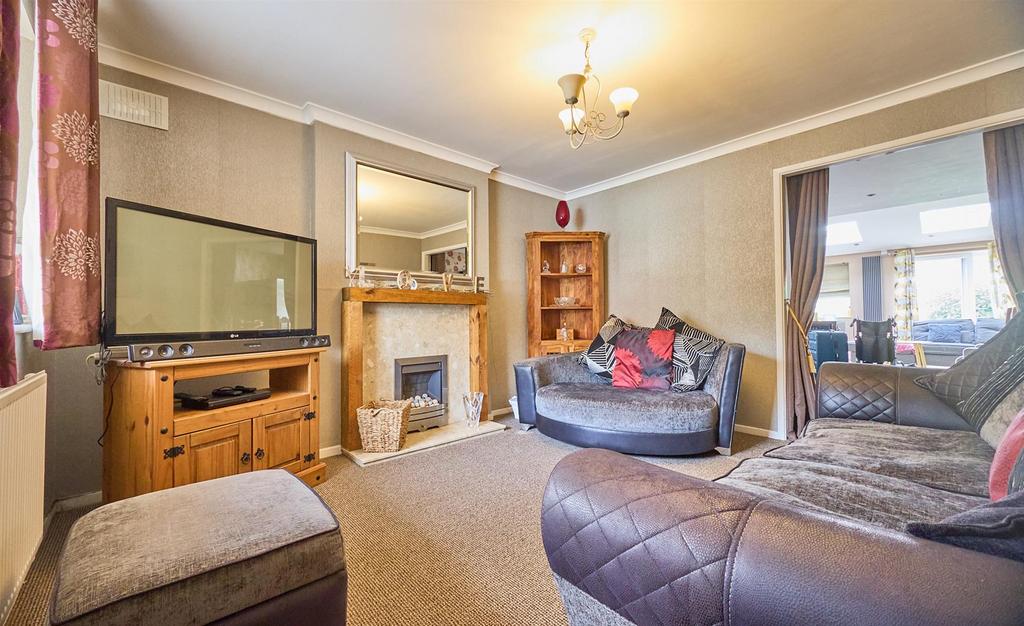 Lounge to front