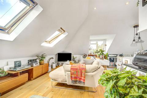 2 bedroom apartment for sale, Graham Avenue, Mitcham, CR4