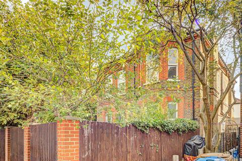 2 bedroom apartment for sale, Graham Avenue, Mitcham, CR4