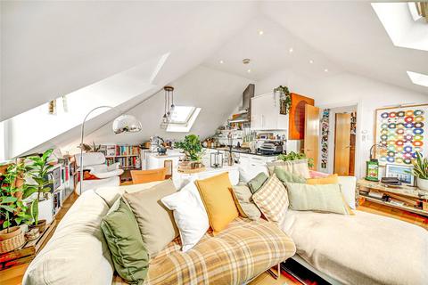 2 bedroom apartment for sale, Graham Avenue, Mitcham, CR4