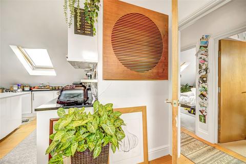 2 bedroom apartment for sale, Graham Avenue, Mitcham, CR4