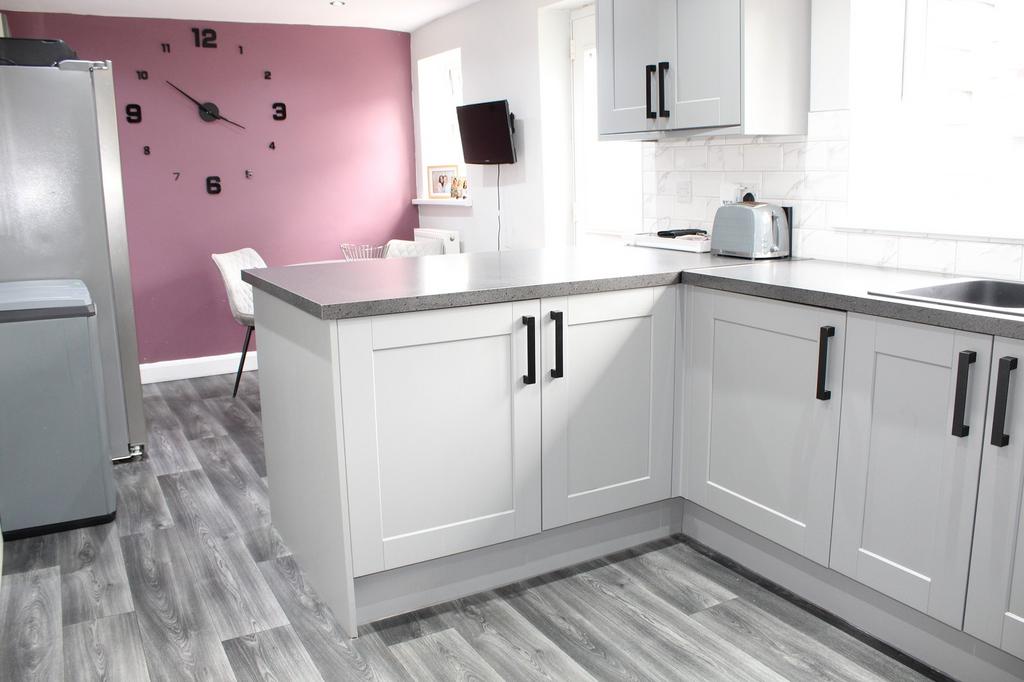 Fitted Kitchen Picture 2