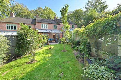 2 Foxlowe Mews, Leek, ST13 6DR