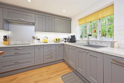 2 Foxlowe Mews, Leek, ST13 6DR