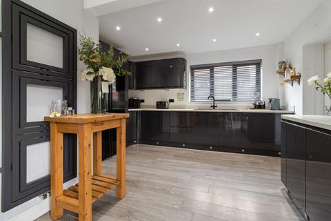 4 bedroom detached house for sale, Crane Drive, Worcester WR2