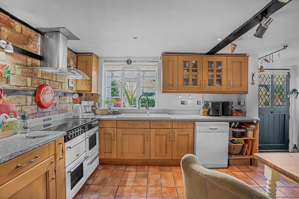 Kitchen/ Dining Room
