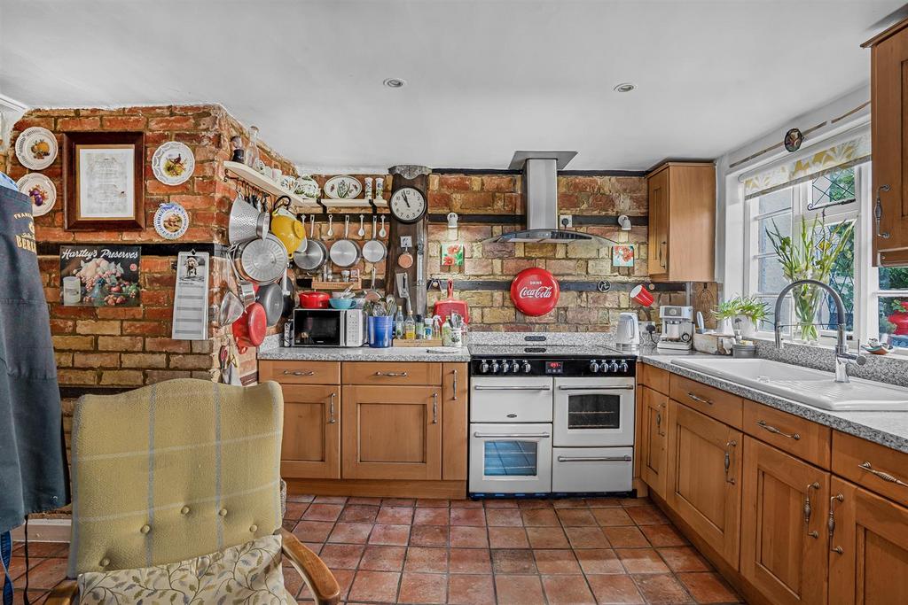 Kitchen/ Dining Room