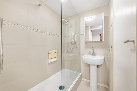 2 bedroom apartment for sale, Basinghall Gardens, Sutton