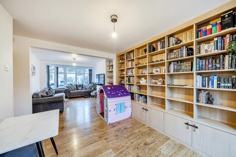 4 bedroom semi-detached house for sale, Felbridge Avenue, Stanmore, Middlesex