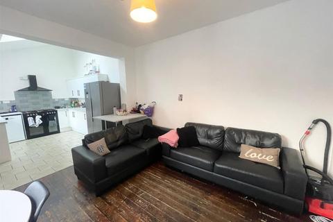 7 bedroom semi-detached house to rent, *£120pppw excluding bills* Bute Avenue, Lenton NG7 1QA - UON