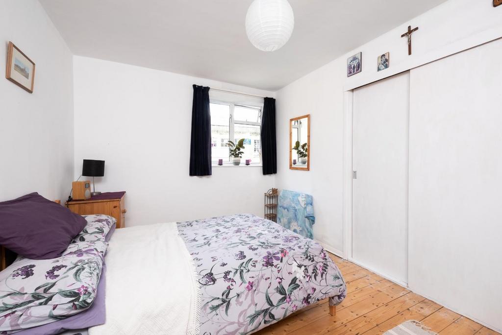 42 Pitman Court, Gloucester Road, Bath, BA1 8 BD (1