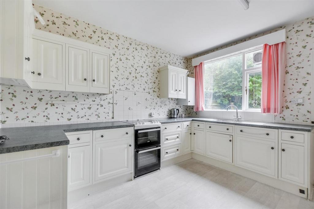 Kitchen 2.jpeg