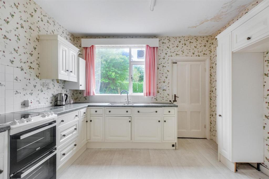 Kitchen 1.jpeg
