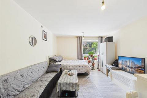 1 bedroom flat for sale, Kerswell Close, London