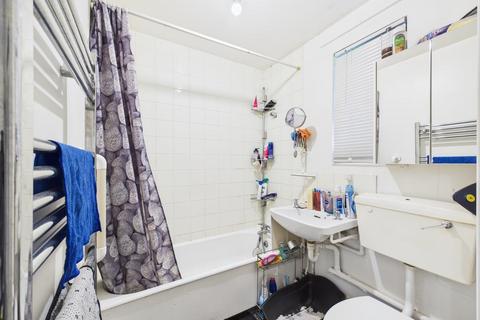 1 bedroom flat for sale, Kerswell Close, London