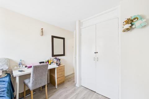 1 bedroom flat for sale, Kerswell Close, London