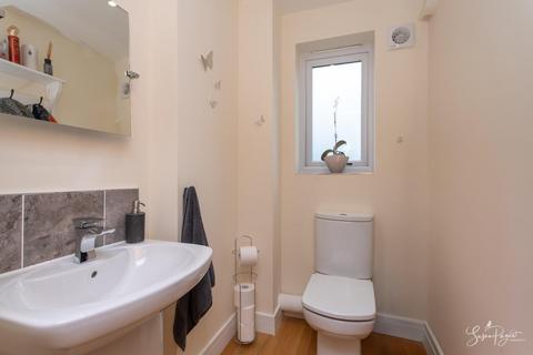 undefined, Swaylands Close, Ryde