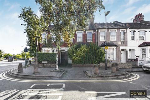 3 bedroom end of terrace house for sale, Herga Road, Harrow