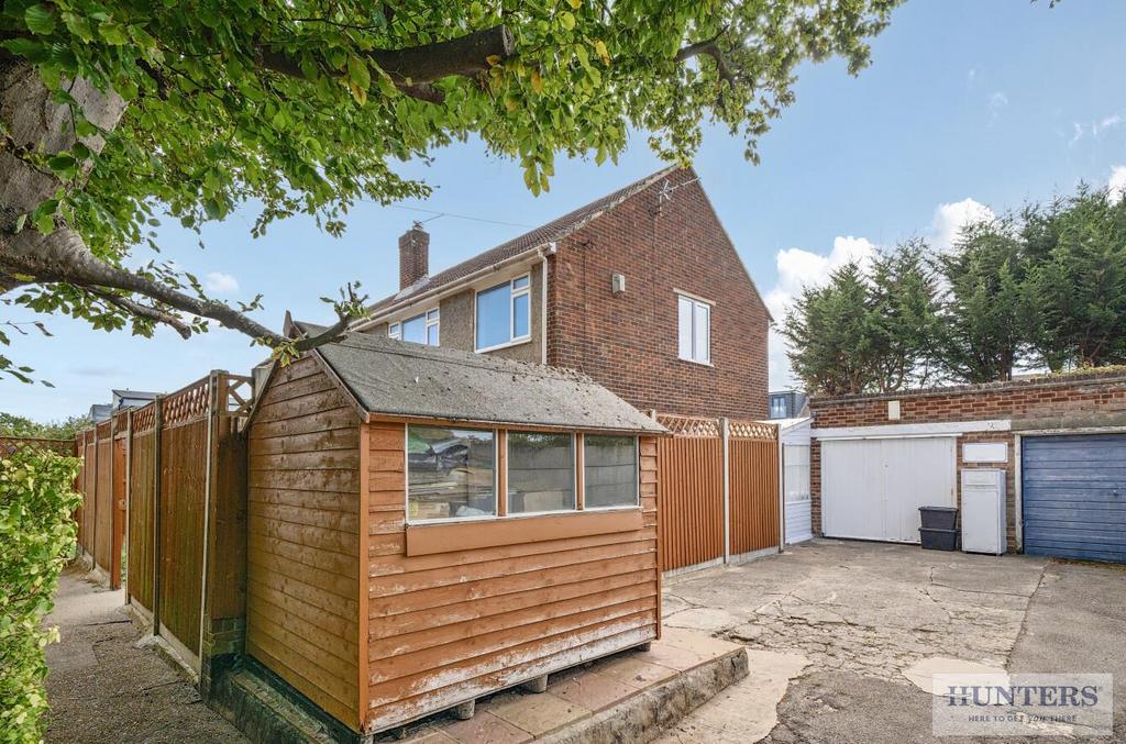 Garage/Parking Space