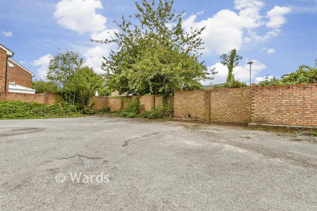 Driveway/Parking