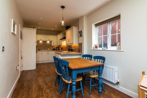 3 bedroom end of terrace house for sale, Blackthorn Close, Gedling NG4 4AU