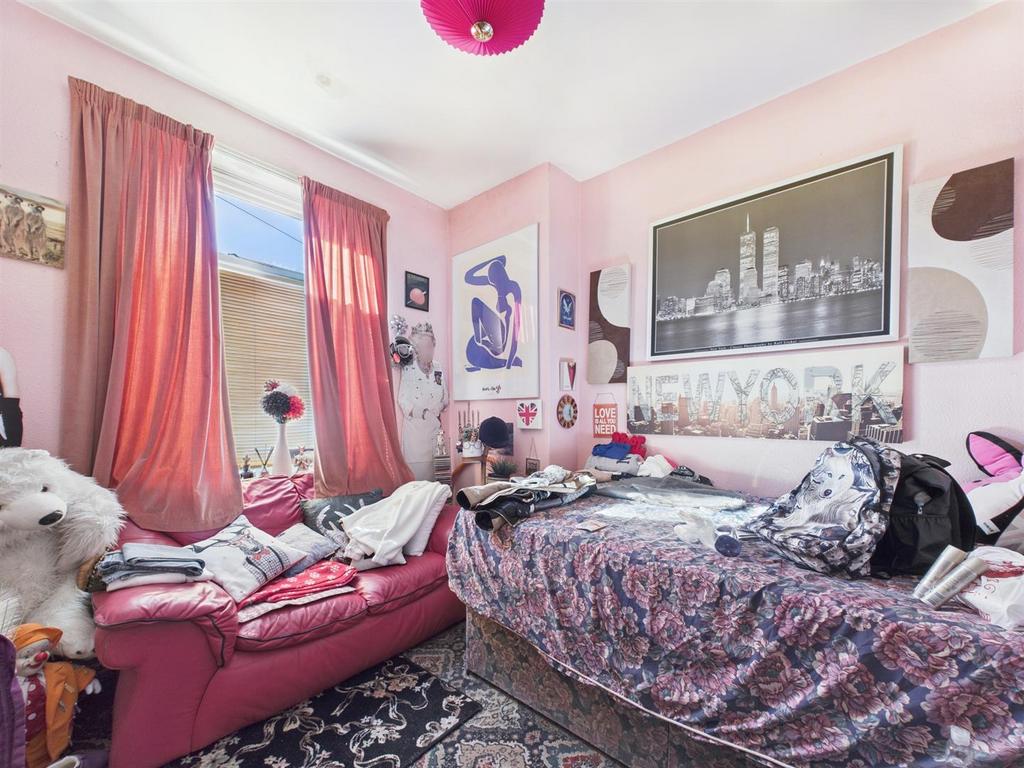 Bed 4.jpg
