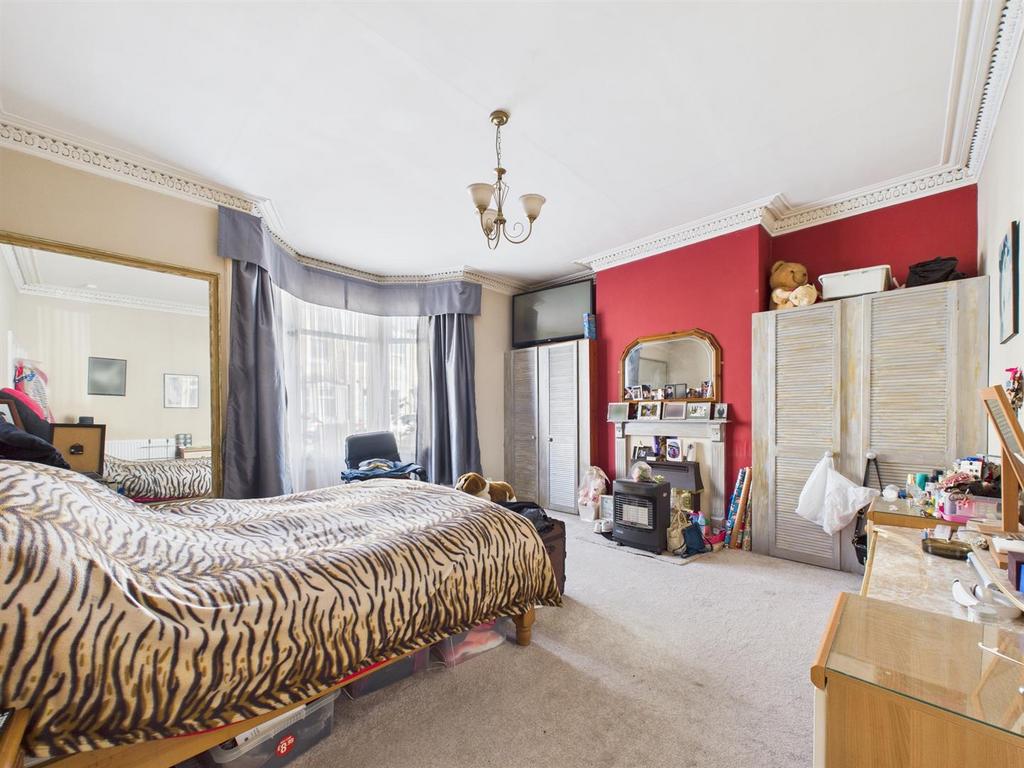 Bed 1.jpg