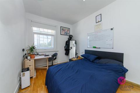 2 bedroom flat for sale, Sunningfields Crescent, Hendon