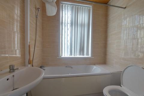 2 bedroom apartment to rent, Bradford Lane, Bradford, BD3