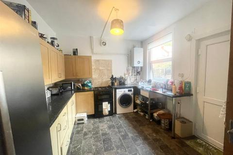5 bedroom semi-detached house to rent, *£105pppw excluding bills* Church Avenue, Lenton, NG7 2EW