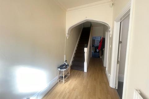 5 bedroom semi-detached house to rent, *£105pppw excluding bills* Church Avenue, Lenton, NG7 2EW